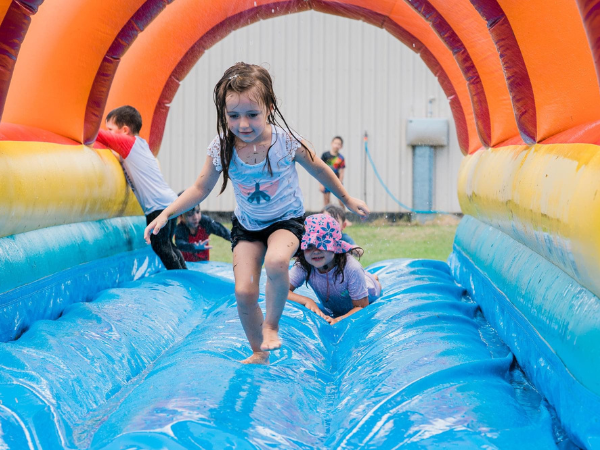 How to Select the Perfect Water Slide Rental for a Summer Birthday Party at Home