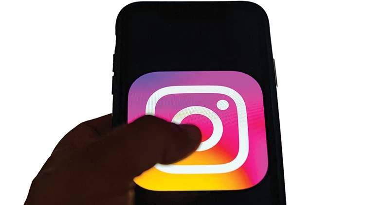 Exploring the Power of i̇ns: The Future of Online Communities