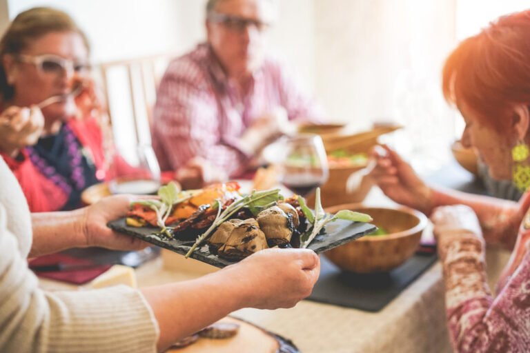 How Group Dining Routines Support Daily Wellness