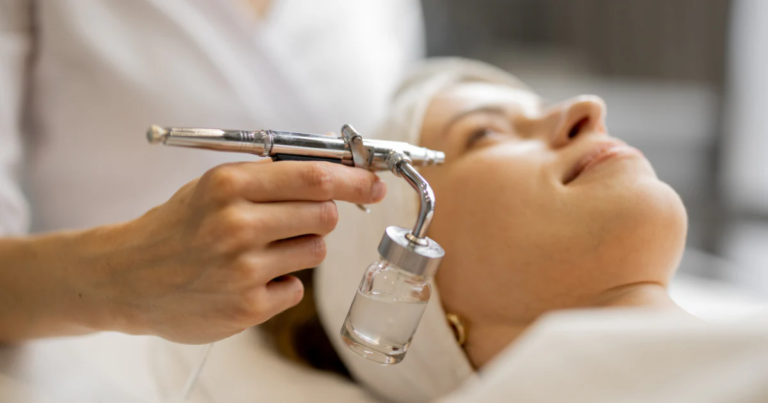 Oxygen Spray Facials: Benefits Beyond Just Hydration Facials