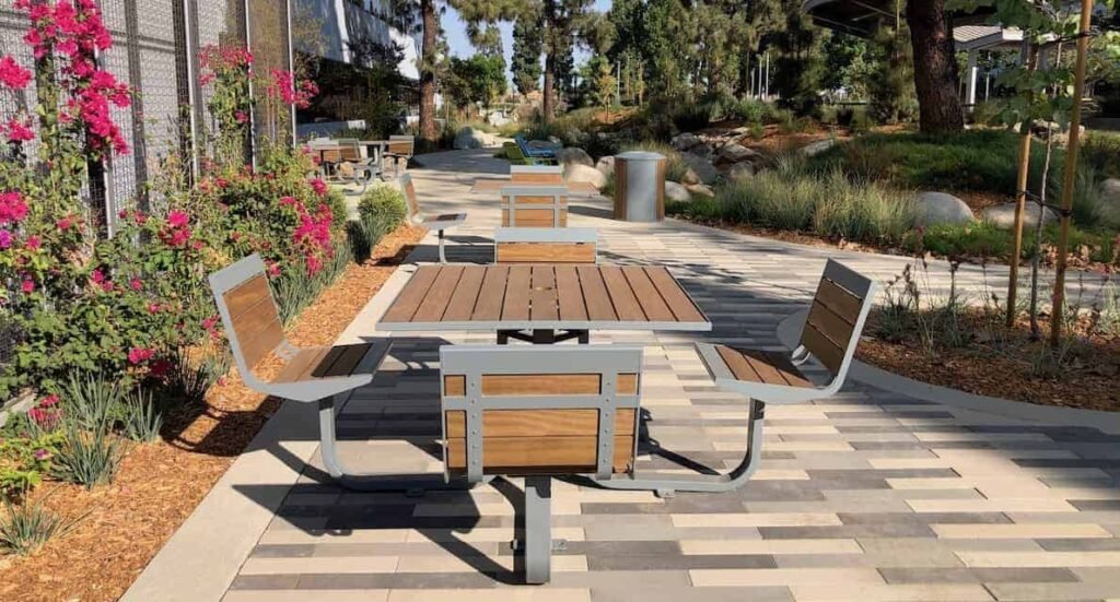 CHOOSING THE BEST COMMERCIAL OUTDOOR FURNITURE
