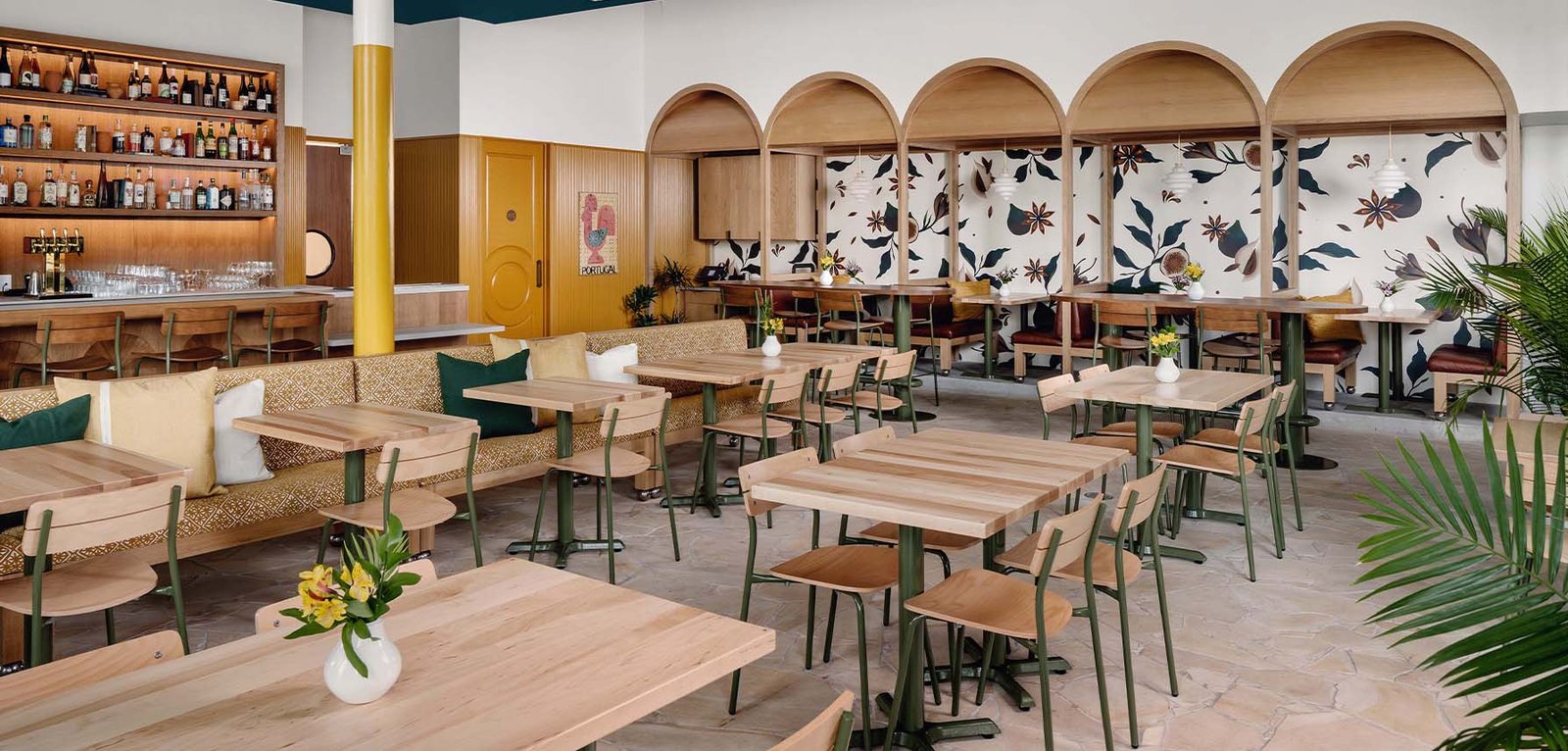 THE PERFECT COLOUR SCHEME FOR RESTAURANT FURNITURE